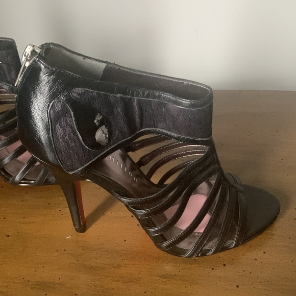 New never worn. Paris Hilton sandal - Picture 4 of 4